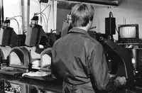 Constant testing of surfaces of lens elements. Maximum tolerance permitted: over 2 km a divergence of 0.5mm